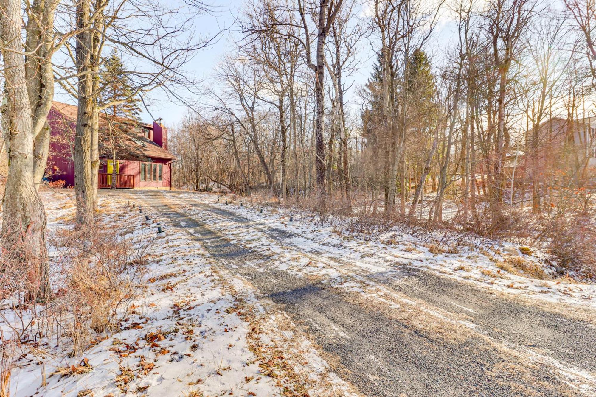 Poconos Home With Private Spa And Fire Pit Long Pond Exterior foto